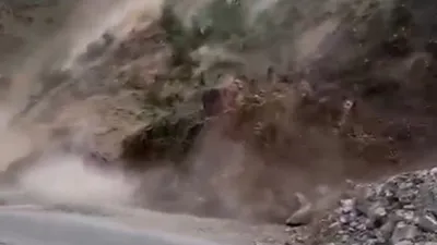 Gümüşhane'de heyelan... Korku dolu anlar kamerada