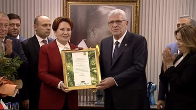 İYİ Parti'de devir teslim günü: Dervişoğlu, Akşener'den görevi devraldı