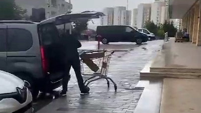 Zincir markette skandal görüntü: Tavukları böyle taşıdılar