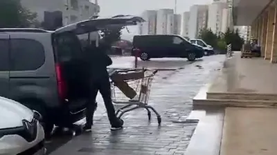Zincir markette skandal görüntü: Tavukları böyle taşıdılar
