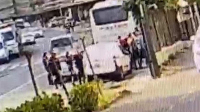 Asker kaçakları İstanbul'da polise saldırdı