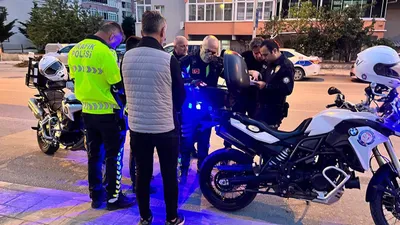 Alkollü trafik canavarını yolcular ihbar etti