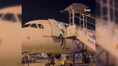 Havalimanında korku dolu anlar: Uçaktan düştü