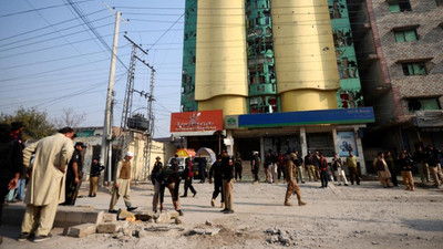 Pakistan'da kız okuluna bombalı saldırı