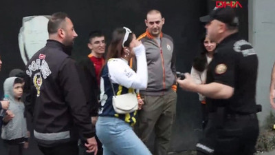 Fenerbahçe formalı kadın Florya'yı karıştırdı