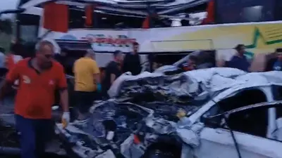 Otoyolda facia: Çok sayıda ölü ve yaralı var