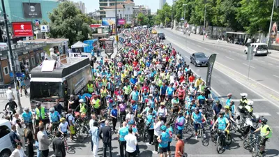 Çevre dostu yaşam için Şişli'den Üsküdar'a pedal çevirdiler