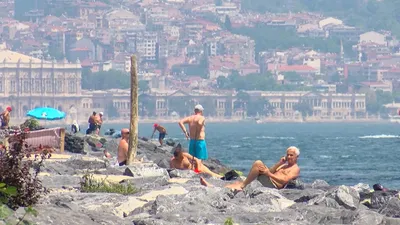İstanbul'da sıcaktan bunalanlar boğazda serinledi