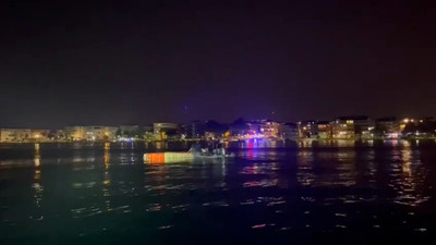 Marmara Denizi'nde garip olay: Açıkta dubanın üzerinde uyuya kaldılar