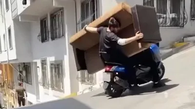 İstanbul trafiğinde saç baş yolduran motosikletli taşımacılık