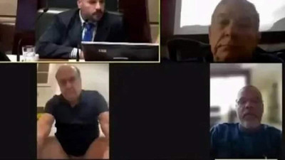 Meclis toplantısına tuvaletten canlı yayınla bağlandı