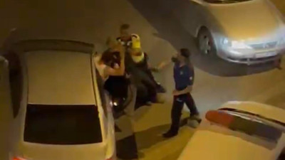 Polis sokak ortasında darptan tutuklandı