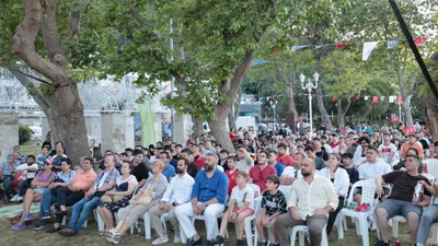 Sarıyerliler milli maçı dev ekranda izledi