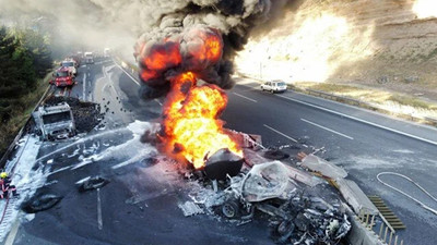 Otoyolda dehşet anları: TIR, akaryakıt tankeriyle çarpıştı