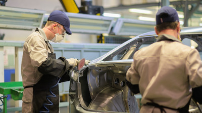 Otomotiv devi fabrikasını kapatıyor