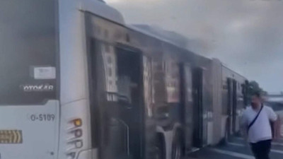 İstanbul'da yine metrobüs yangını