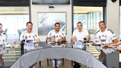 Beşiktaş'ta Van Bronckhorst, dönemi resmen başladı