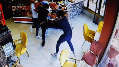 Restoranda bıçaklı tuvalet kavgası kamerada