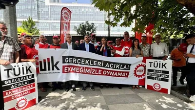 DİSK'ten TÜİK önünde asgari ücret protestosu