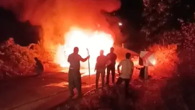 İçerisinde 4 kişinin bulunduğu araç alev topuna döndü