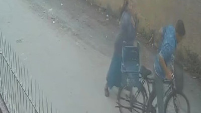 Kapkaççıya kadın dayağı kamerada