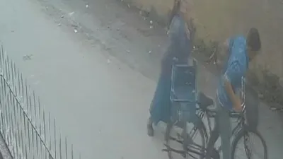 Kapkaççıya kadın dayağı kamerada