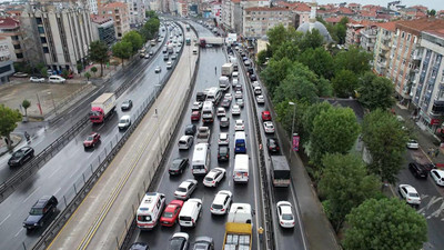 İstanbul trafiğini felç eden kaza: E-5 Karayolu trafiğe kapatıldı