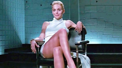 Sharon Stone yıllar sonra Temel İçgüdü pozunu yeniden verdi