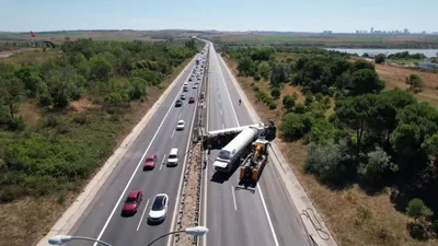 TEM'de tanker devrildi; yol kapandı