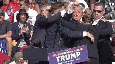 Suikaste uğrayan Trump'tan miting kararı