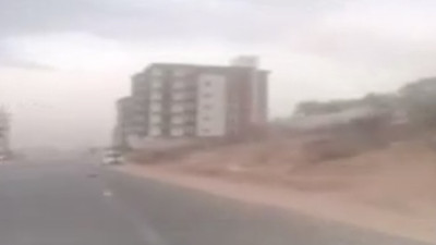 Tatil cennetinde sıcak havaya mola: Fırtına yıktı geçti