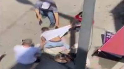 Bir cani eş şiddeti daha: Sokak ortasında darp edip, ''hakkın ölüm, öleceksin'' diye bağırdı