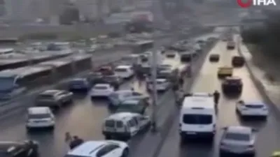 İstanbul'da zincirleme kaza: Trafik durdu, çok sayıda yaralı var