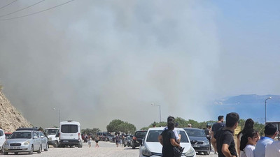 İzmir'de yerleşim yeri yakınında orman yangını: Site tahliye edildi