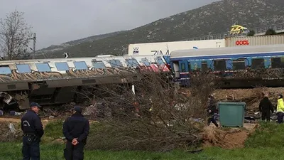 Rusya'da yolcu treni devrildi: Çok sayıda yaralı var