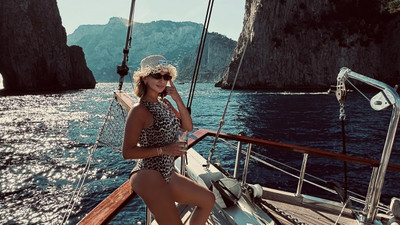 Buse Terim de yaz tatili için Avrupa dedi, İtalya sahillerini tekneyle altını üstünü getirdi