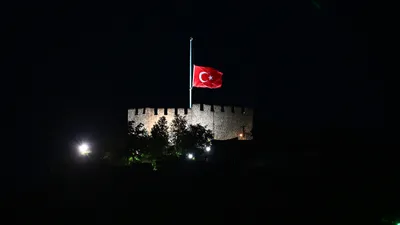 Tüm bayraklar yarıya indirildi, 81 ildeki tüm camilerde gıyabi cenaze namazı kılınacak