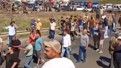 Avrupa değil, Türkiye... Yüzlerce çiftçi ''hükümet istifa'' sloganlarıyla sokağa döküldü