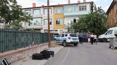 Cezaevinden firar edip, eşini bıçakladı