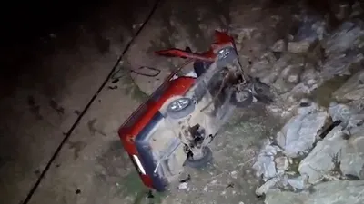 İzmir'de otomobil devrildi: 6 yaralı