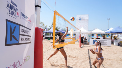 Kalamış'ta plaj voleybolu turnuvası başladı