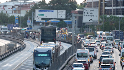 Kapatılan metrobüs durağı yeniden açıldı