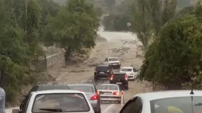 Bir ilimizde sel hayatı felç etti: Yollar göle döndü