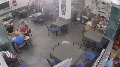 Usulca yanına yaklaştığı kahvehane işletmecisini bıçakladı: Dehşet anları kamerada