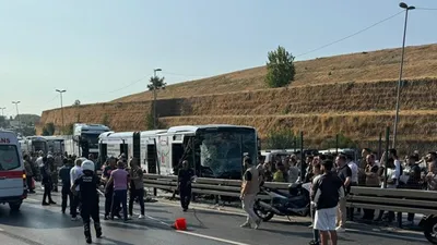 İstanbul'da metrobüs kazası: Ölü ve yaralılar var