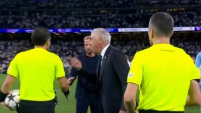 Ancelotti sahaya girip, Halil Umut Meler'in üstüne yürüdü