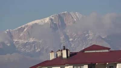 Türkiye'nin ikinci çatısına mevsimin ilk karı düştü