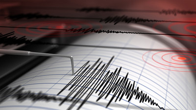 Ege'de korkutan deprem: Yunanistan sallandı