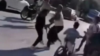 Okul çıkışı çocuklara torpil dayağı kamerada