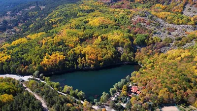 Karagöl Tabiat Parkı sonbahar renklerine büründü